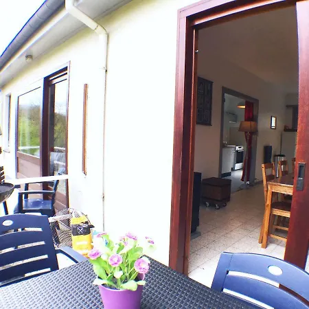 Dom wakacyjny Lovely Bungalow In Waulsort With Swimming Pool
