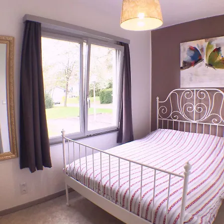 Dom wakacyjny Lovely Bungalow In Waulsort With Swimming Pool *