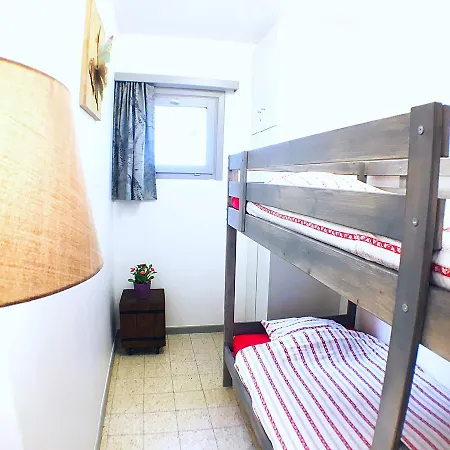 Lovely Bungalow In Waulsort With Swimming Pool